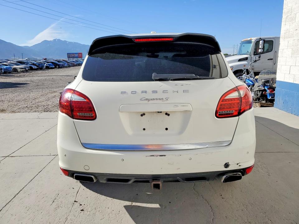 2011 Porsche Cayenne მანქანა იყიდება აუქციონზე, vin: WP1AB2A26BLA53375, აუქციონის ნომერი: 54975816