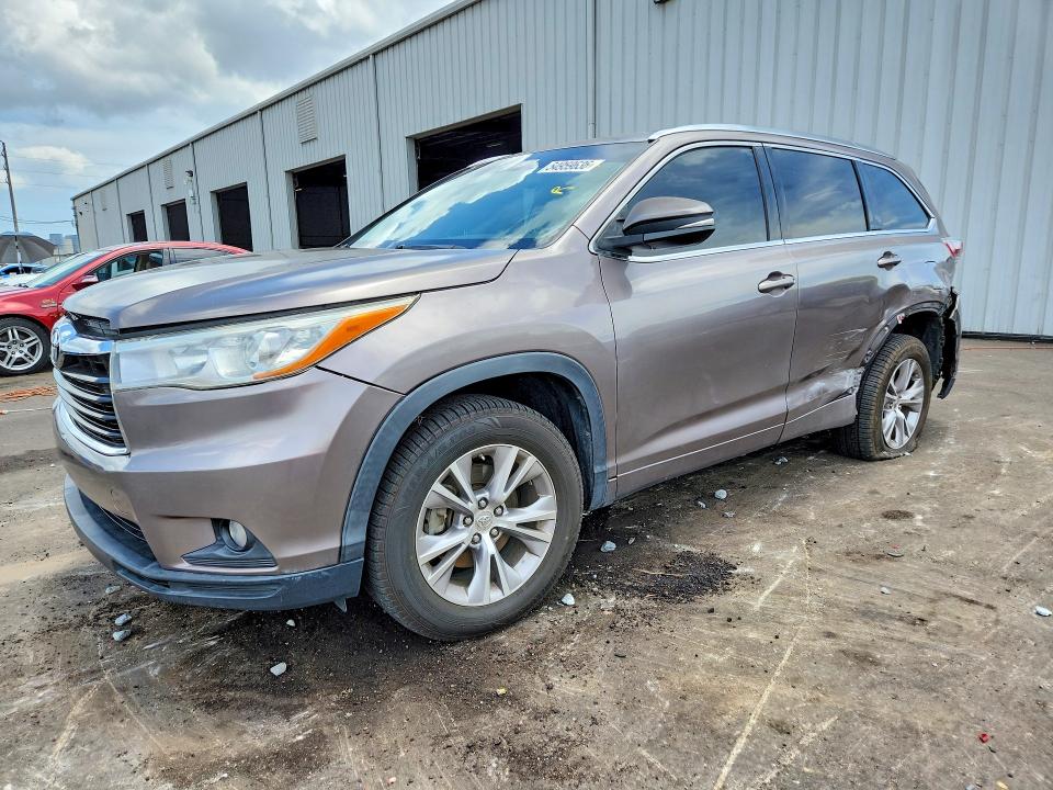 54959636 :رقم المزاد ، 5TDKKRFH7FS046872 vin ، 2015 Toyota Highlander مزاد بيع