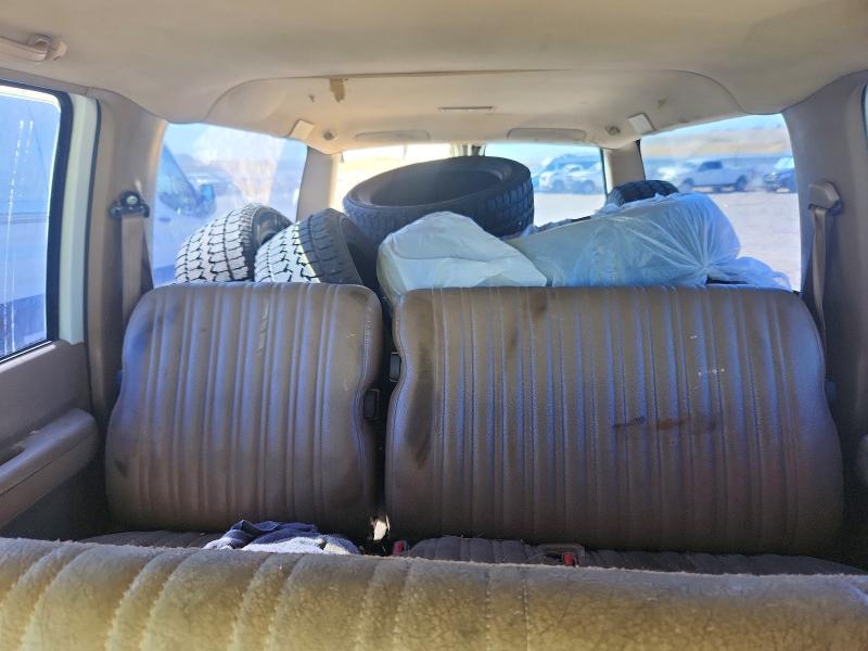Продажа на аукционе авто 1993 Chevrolet Suburban, vin: 1GNGK26K5PJ362270, номер лота: 53302236
