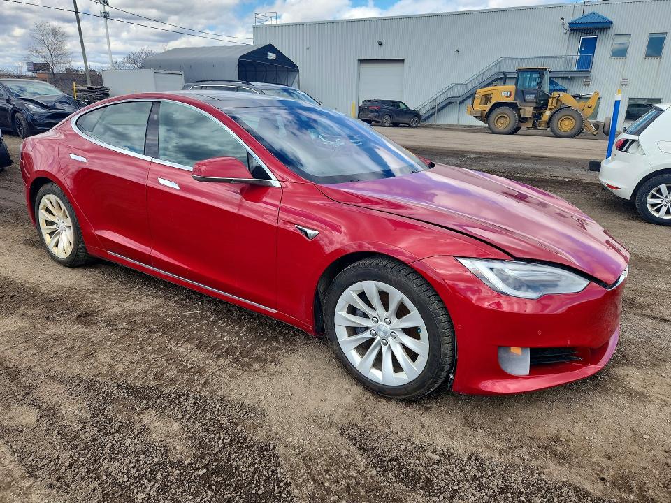 52128736 :رقم المزاد ، 5YJSA1E24HF184426 vin ، 2017 Tesla Model S مزاد بيع