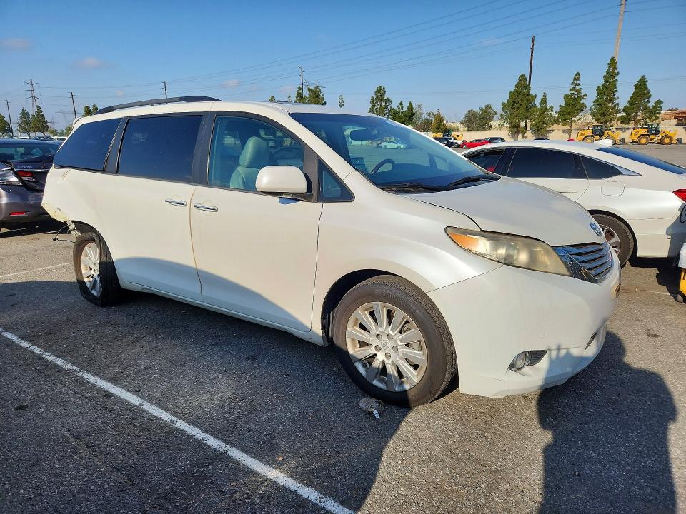 52892076 :رقم المزاد ، 5TDDK3DC8CS038384 vin ، 2012 Toyota Sienna مزاد بيع
