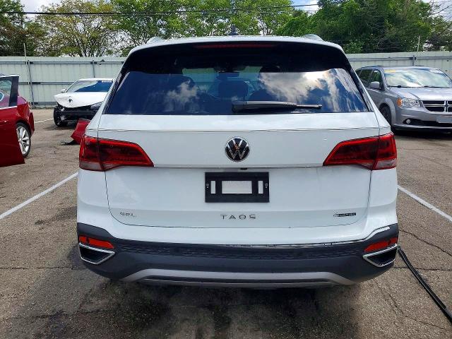 52061196 :رقم المزاد ، 3VV2X7B2XNM017549 vin ، 2022 Volkswagen Taos مزاد بيع