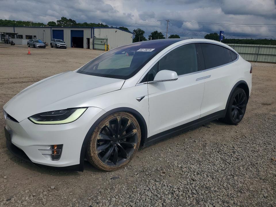 Продаж на аукціоні авто 2018 Tesla Model X, vin: 5YJXCDE2XJF136713, номер лоту: 54175076