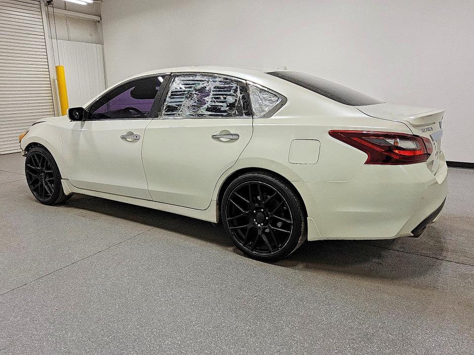 Продажа на аукционе авто 2018 Nissan Altima, vin: 1N4AL3AP4JC220711, номер лота: 52927496