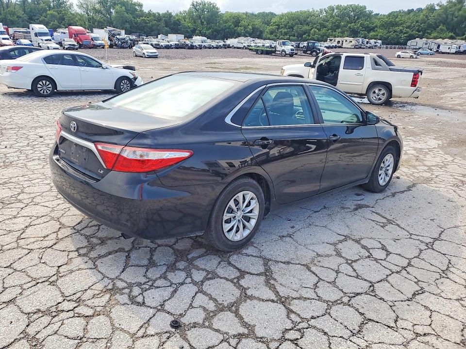 53703936 :رقم المزاد ، 4T4BF1FK3FR493262 vin ، 2015 Toyota Camry مزاد بيع