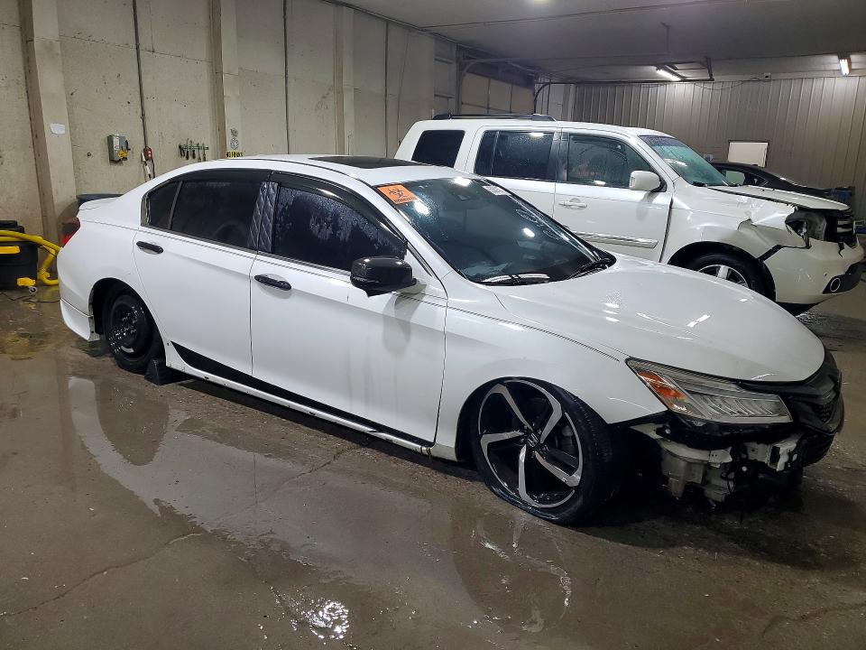 53314576 :رقم المزاد ، 1HGCR3F92HA000373 vin ، 2017 Honda Accord مزاد بيع