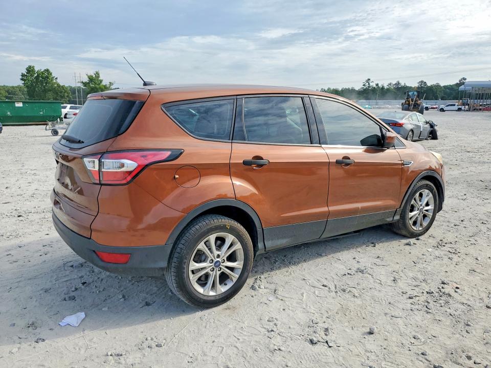 2017 Ford Escape მანქანა იყიდება აუქციონზე, vin: 1FMCU0F76HUB95494, აუქციონის ნომერი: 54426526