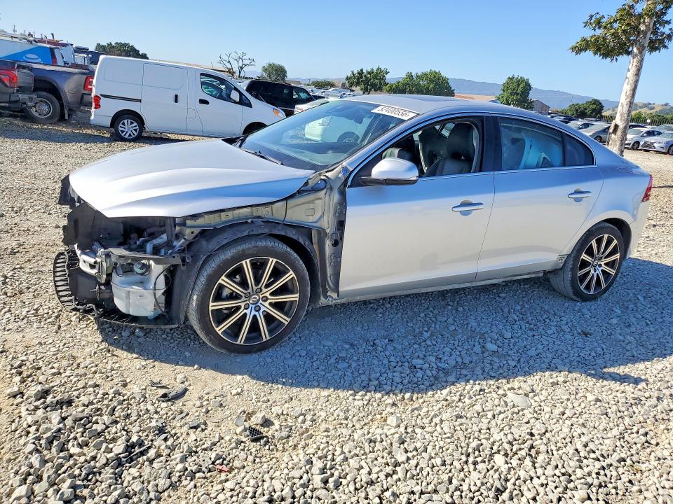 2018 Volvo S60 მანქანა იყიდება აუქციონზე, vin: LYV402HK6JB164604, აუქციონის ნომერი: 52400556