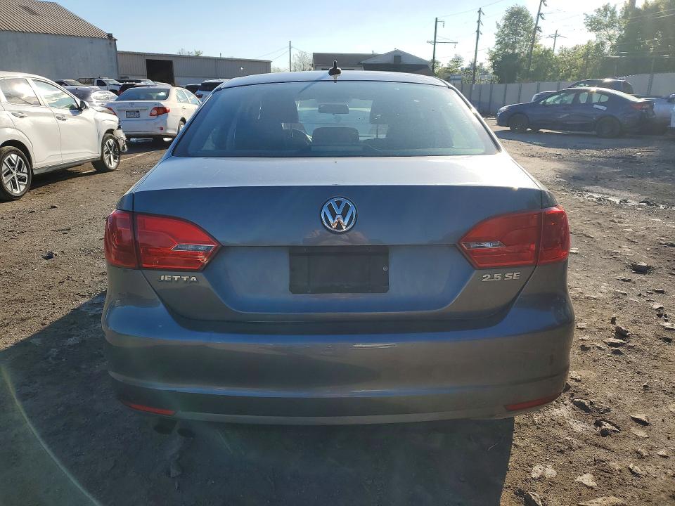 52861206 :رقم المزاد ، 3VWDP7AJ8DM447415 vin ، 2013 Volkswagen Jetta مزاد بيع