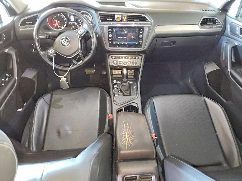 52031016 :رقم المزاد ، 3VV3B7AX0JM043877 vin ، 2018 Volkswagen Tiguan مزاد بيع
