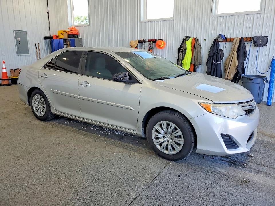 52991736 :رقم المزاد ، 4T1BF1FK1EU423879 vin ، 2014 Toyota Camry مزاد بيع