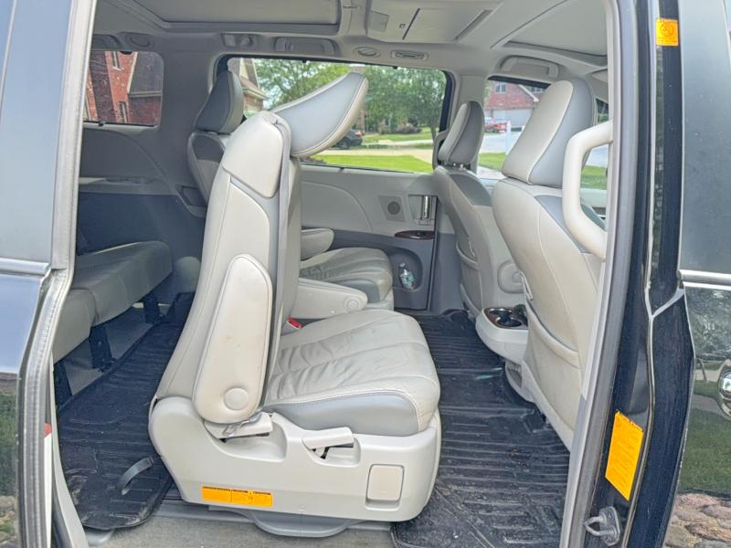 54927136 :رقم المزاد ، 5TDDK3DC6BS025325 vin ، 2011 Toyota Sienna مزاد بيع