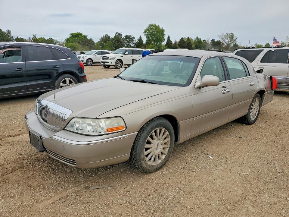 51849176 :رقم المزاد ، 1LNHM81W03Y684719 vin ، 2003 Lincoln Town Car مزاد بيع