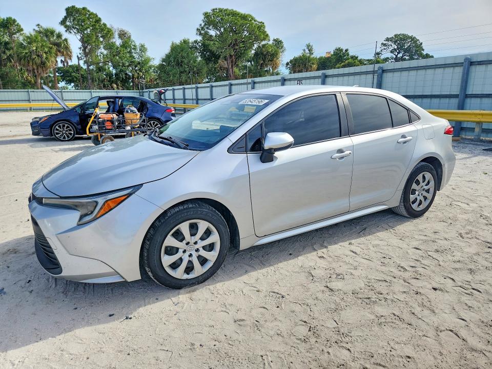 52645196 :رقم المزاد ، JTDBCMFE8RJ017369 vin ، 2024 Toyota Corolla Hybrid مزاد بيع