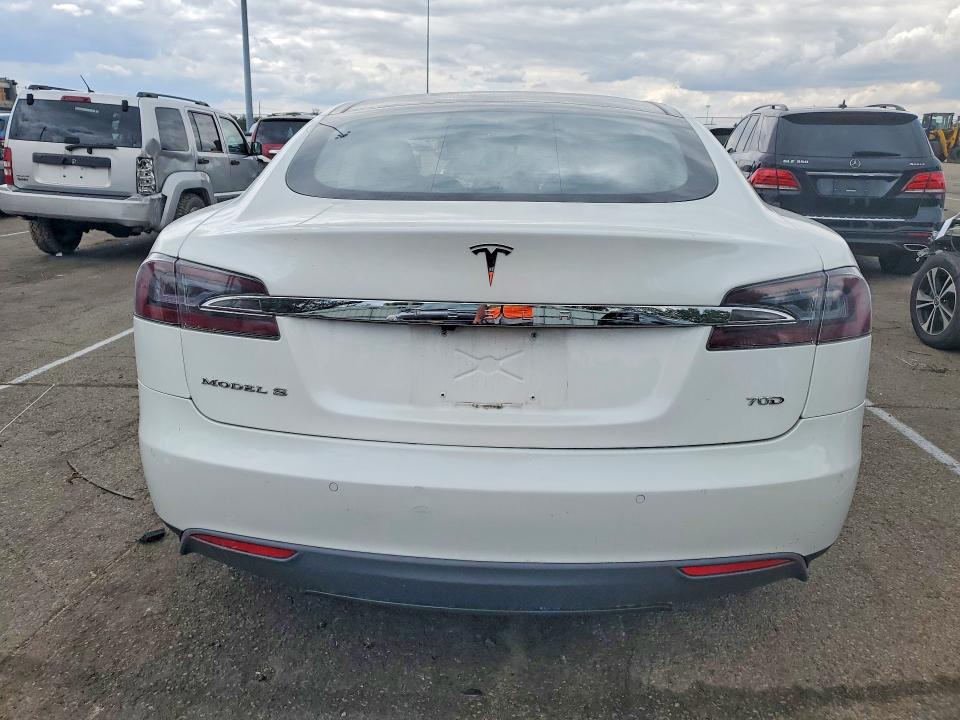 52258526 :رقم المزاد ، 5YJSA1S29FF085814 vin ، 2015 Tesla Model S مزاد بيع