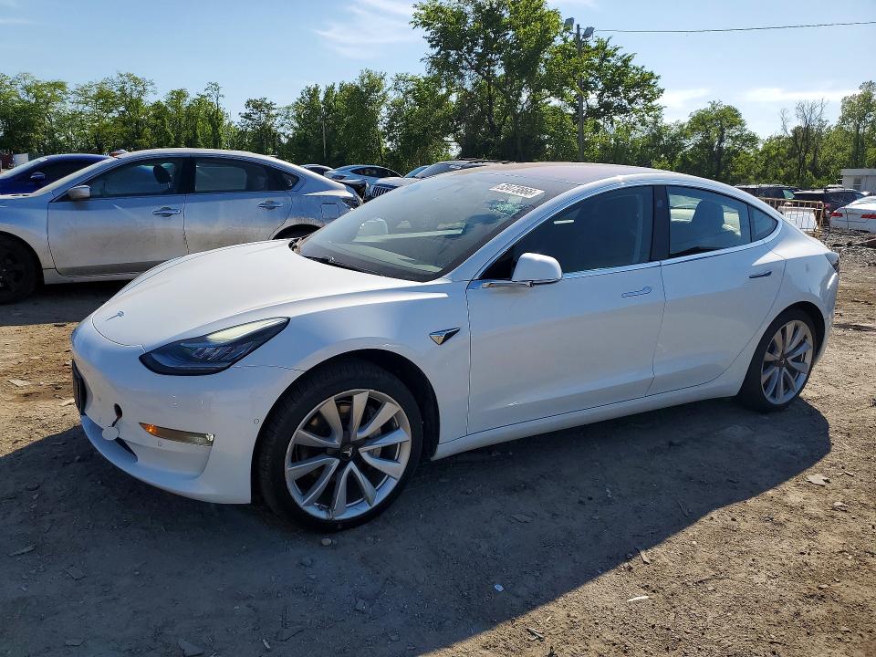 53473866 :رقم المزاد ، 5YJ3E1EA5JF015733 vin ، 2018 Tesla Model 3 مزاد بيع