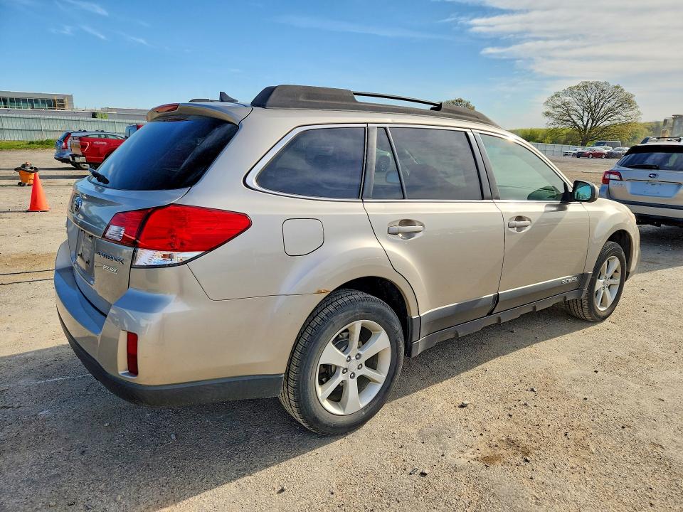 2014 Subaru Outback მანქანა იყიდება აუქციონზე, vin: 4S4BRBCC0E3289561, აუქციონის ნომერი: 51719536