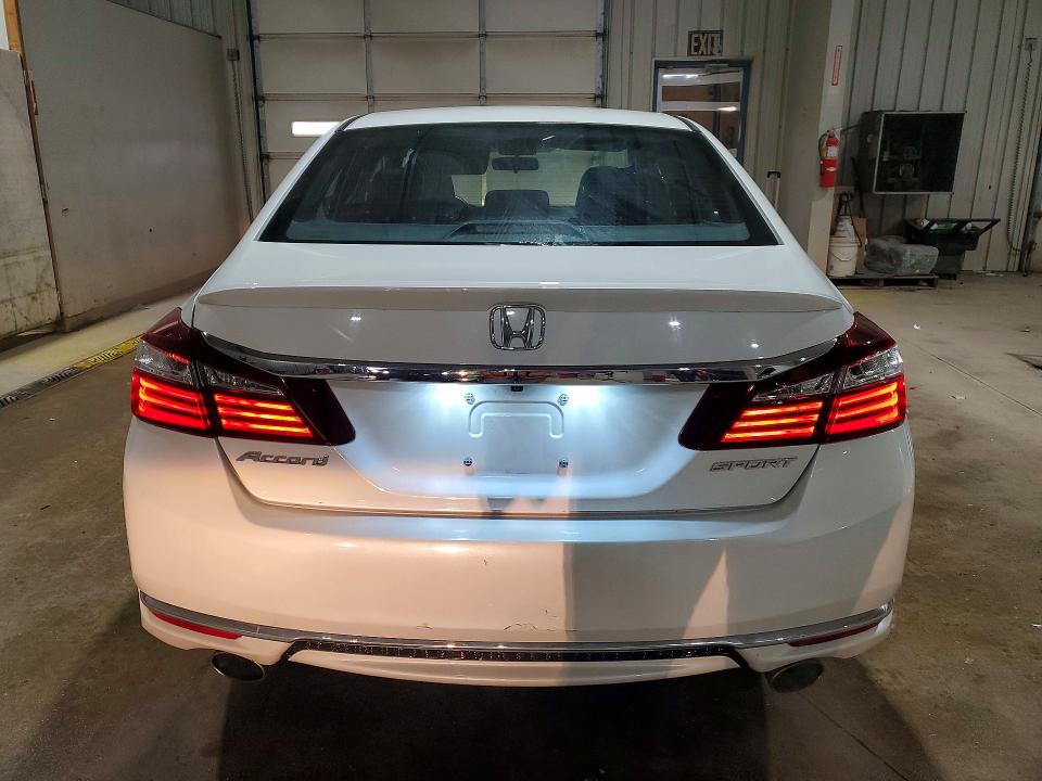 53545806 :رقم المزاد ، 1HGCR2F52HA094214 vin ، 2017 Honda Accord مزاد بيع
