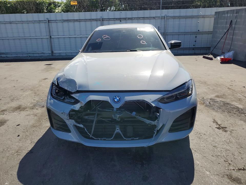 54668066 :رقم المزاد ، WBY33AW08PFR39954 vin ، 2023 Bmw I4 مزاد بيع