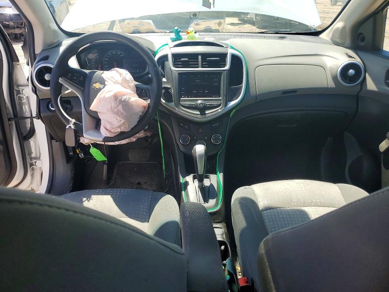 52104746 :رقم المزاد ، 1G1JG6SB0L4102163 vin ، 2020 Chevrolet Sonic مزاد بيع