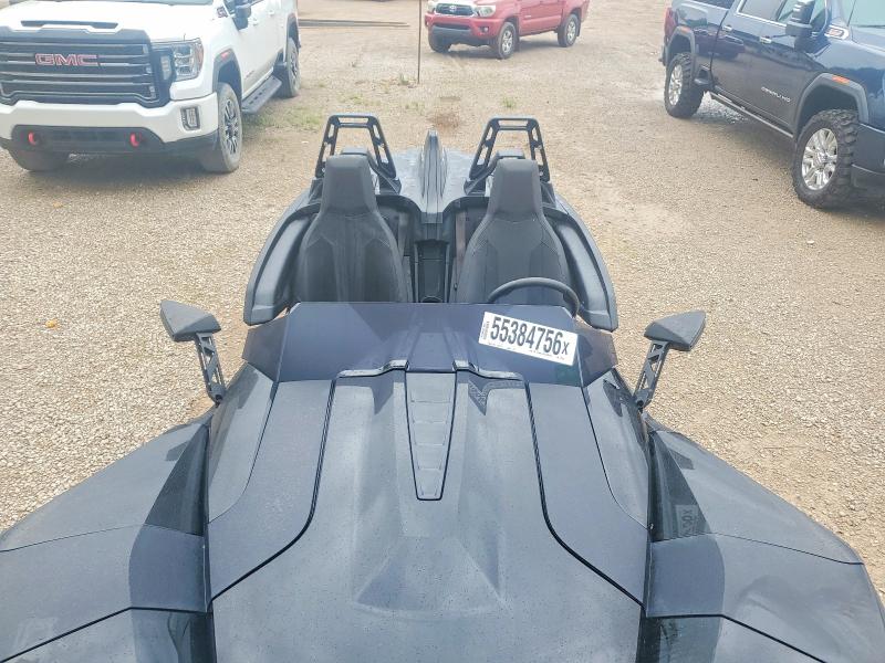 55384756 :رقم المزاد ، 57XAASFA3H8120506 vin ، 2017 Polaris Slingshot مزاد بيع