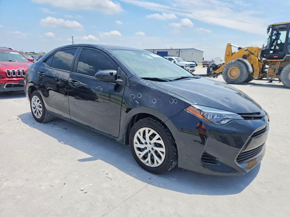54351706 :رقم المزاد ، 5YFBURHE8JP740324 vin ، 2018 Toyota Corolla مزاد بيع