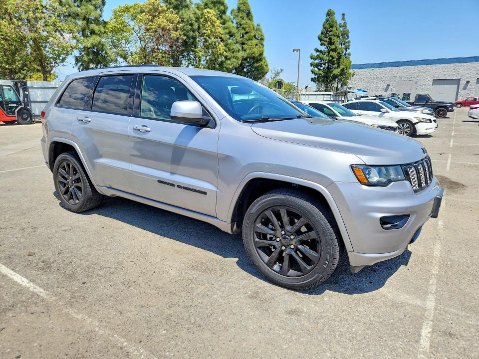 52223346 :رقم المزاد ، 1C4RJEAG0JC208408 vin ، 2018 Jeep Grand Cherokee مزاد بيع