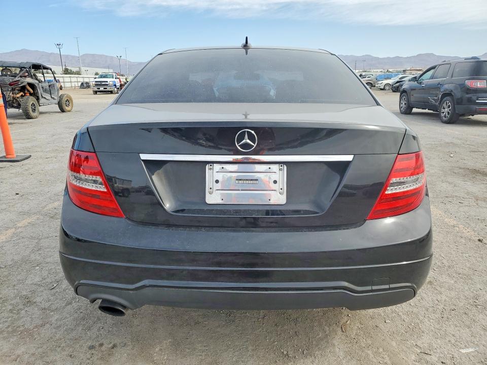2013 Mercedes-benz C მანქანა იყიდება აუქციონზე, vin: WDDGF4HB5DR279947, აუქციონის ნომერი: 52378226