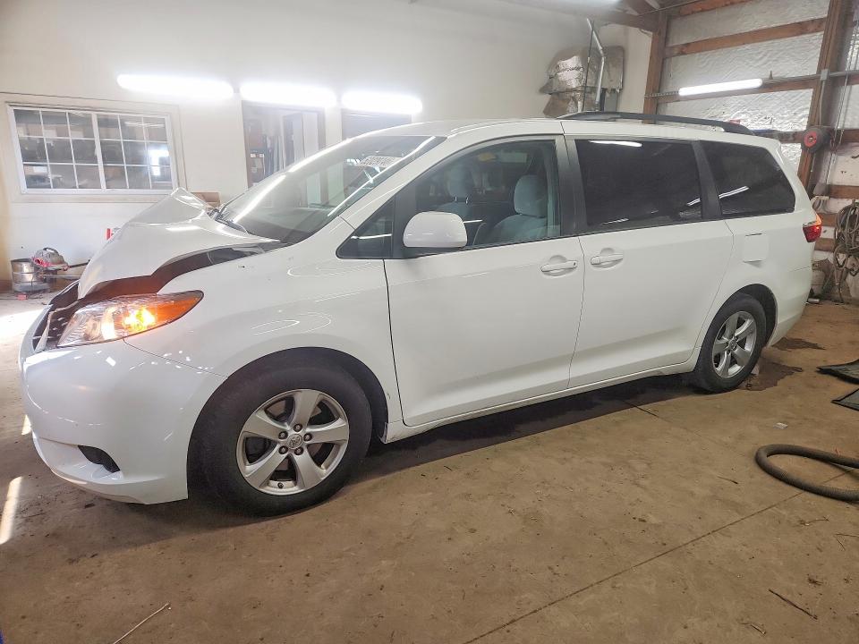 Aukcja sprzedaży 2015 Toyota Sienna, vin: 5TDKK3DC1FS677248, numer aukcji: 52029746
