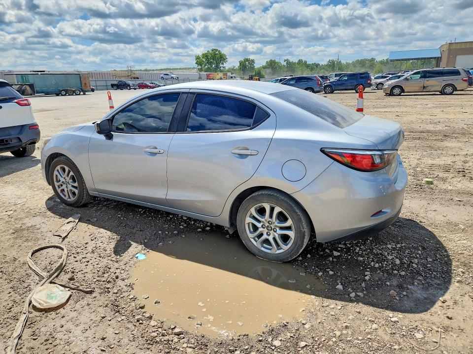 52659606 :رقم المزاد ، 3MYDLBYV6JY321621 vin ، 2018 Toyota Yaris Ia مزاد بيع