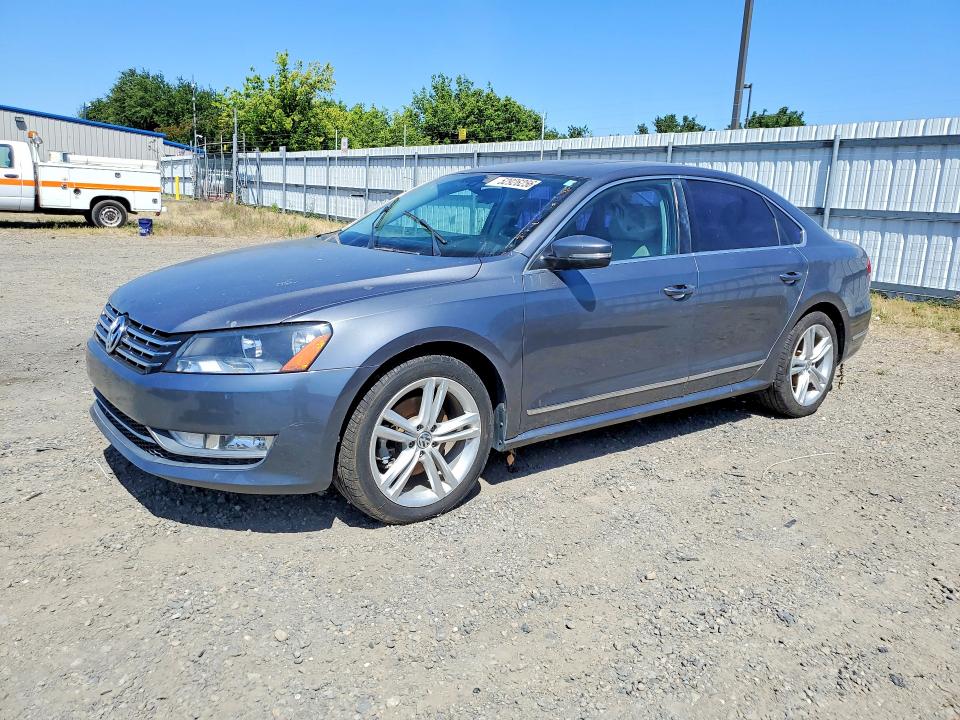 52926256 :رقم المزاد ، 1VWCN7A3XEC101758 vin ، 2014 Volkswagen Passat مزاد بيع