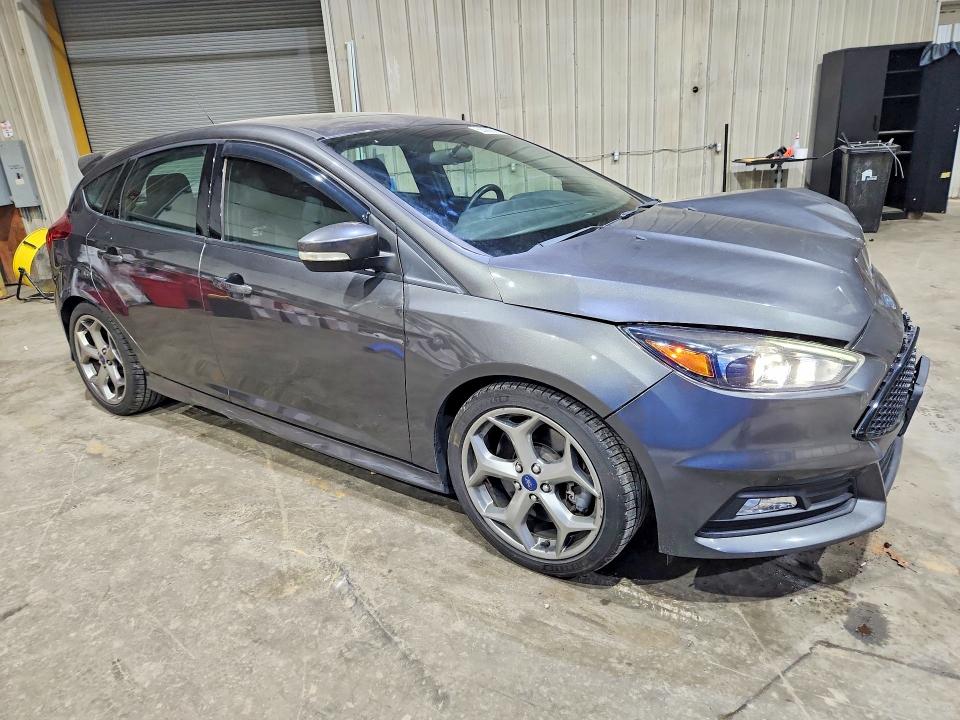 53993986 :رقم المزاد ، 1FADP3L92FL353104 vin ، 2015 Ford Focus مزاد بيع