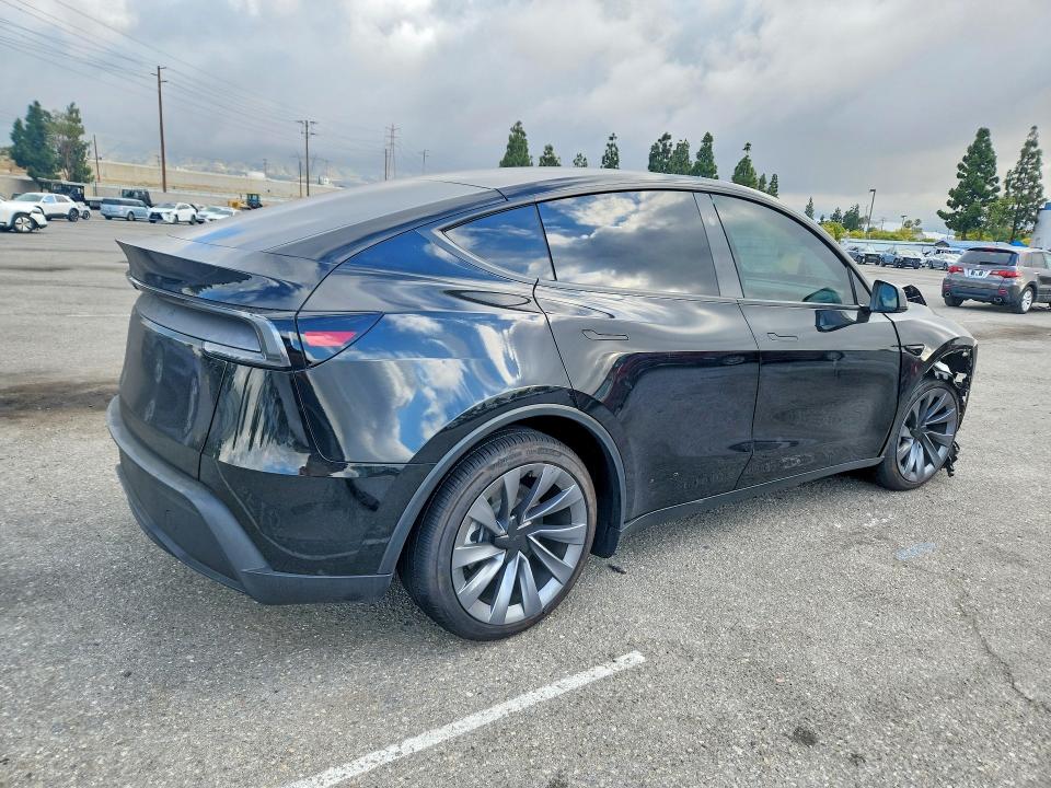 55449786 :رقم المزاد ، 7SAYGDED8TF616202 vin ، 2026 Tesla Model Y مزاد بيع