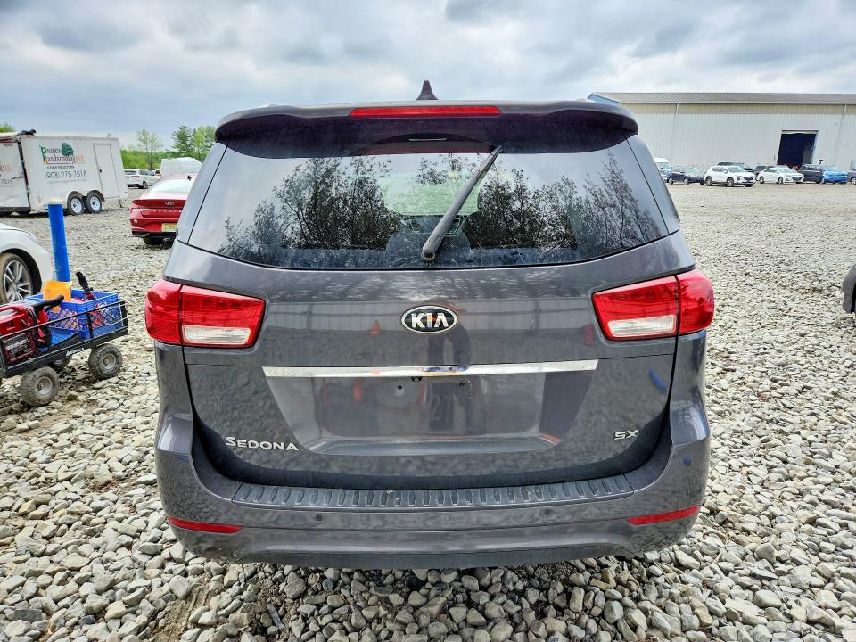 52764856 :رقم المزاد ، KNDMC5C15F6018722 vin ، 2015 Kia Sedona مزاد بيع