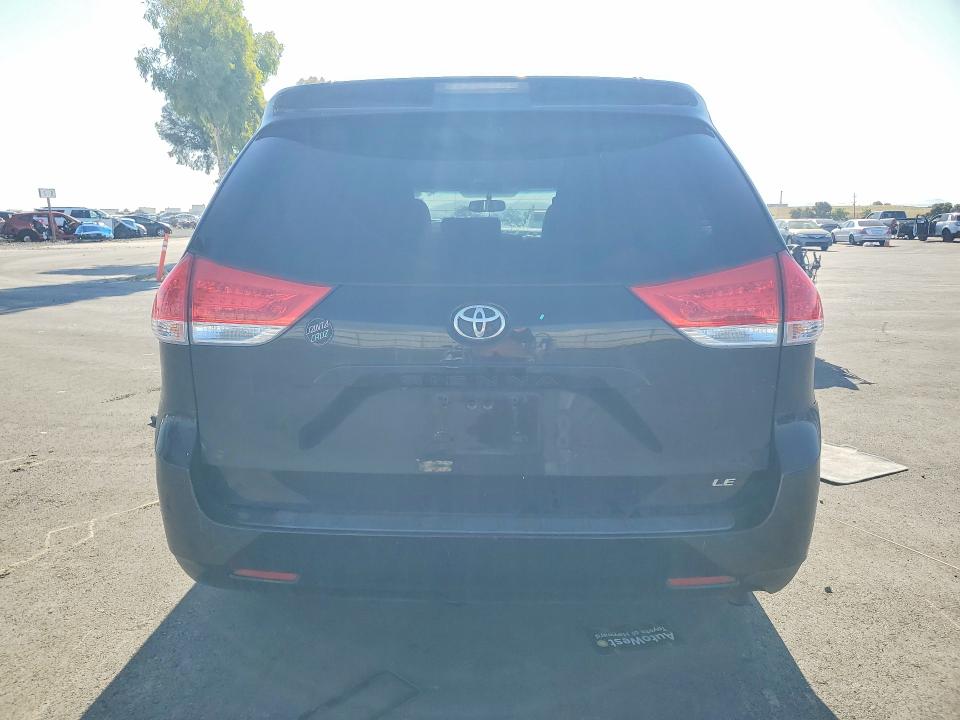 54724836 :رقم المزاد ، 5TDKK3DCXCS207392 vin ، 2012 Toyota Sienna مزاد بيع