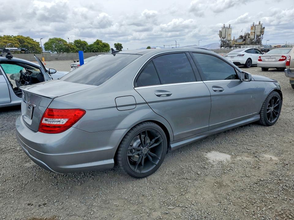 Продажа на аукционе авто 2013 Mercedes-benz C, vin: WDDGF4HB8DR281983, номер лота: 52057296