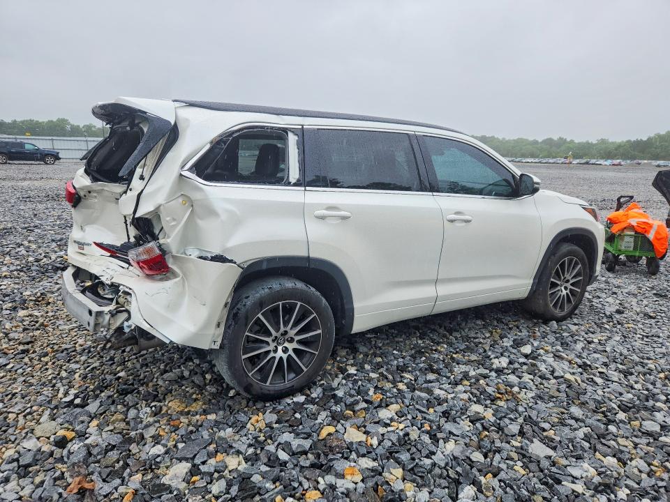 52456766 :رقم المزاد ، 5TDKZRFH7JS532618 vin ، 2018 Toyota Highlander مزاد بيع