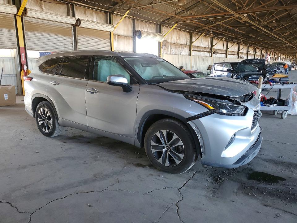 53131856 :رقم المزاد ، 5TDGZRAH4NS546883 vin ، 2022 Toyota Highlander مزاد بيع