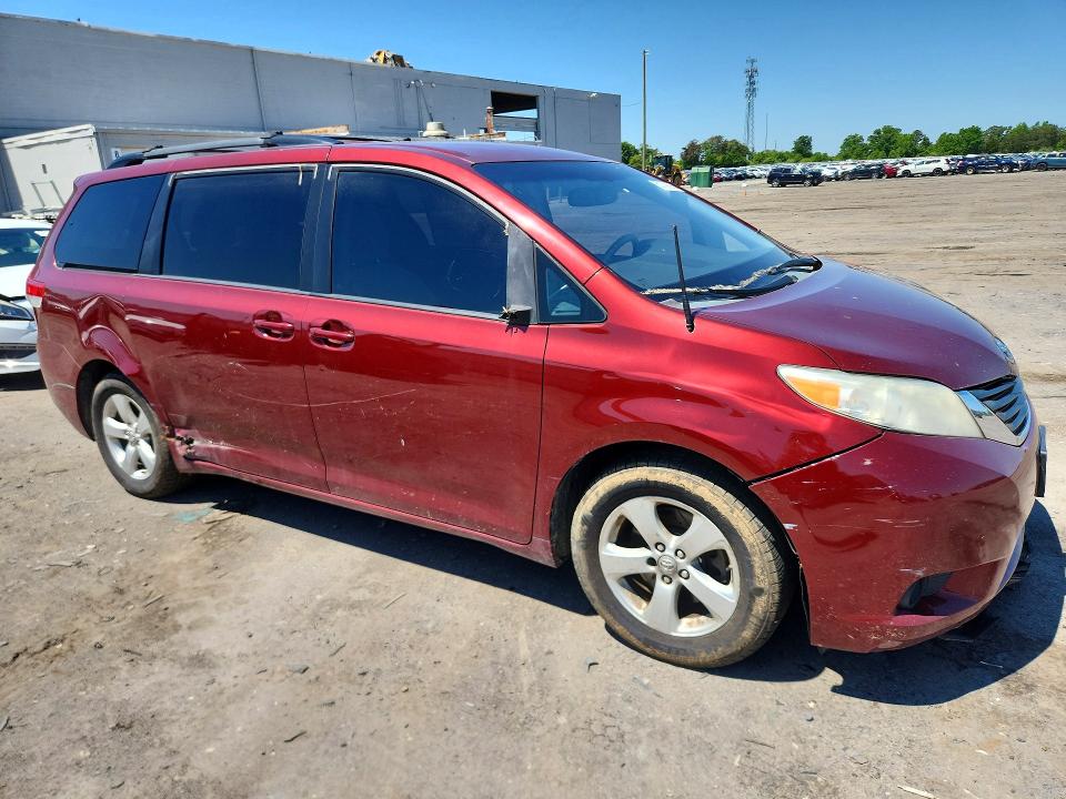 52709826 :رقم المزاد ، 5TDKK3DC5BS085040 vin ، 2011 Toyota Sienna مزاد بيع