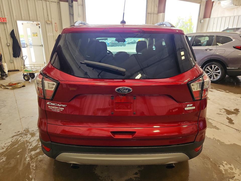 52455136 :رقم المزاد ، 1FMCU0GD9JUC28322 vin ، 2018 Ford Escape مزاد بيع