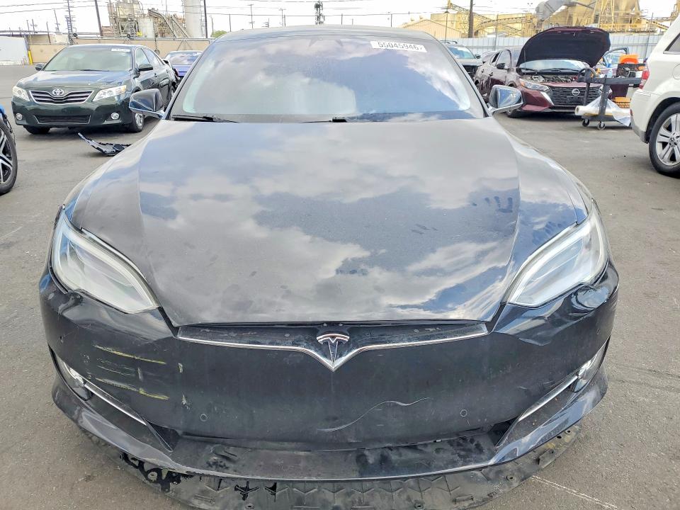 55045946 :رقم المزاد ، 5YJSA1E23JF276987 vin ، 2018 Tesla Model S مزاد بيع