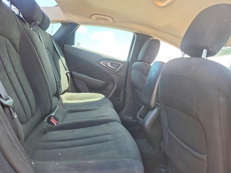 54602916 :رقم المزاد ، 1C3CCCAB7GN170489 vin ، 2016 Chrysler 200 مزاد بيع