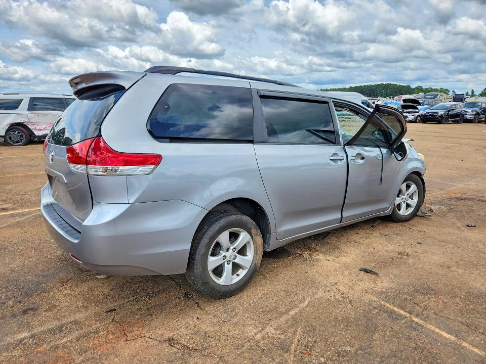 Продажа на аукционе авто 2011 Toyota Sienna, vin: 5TDKK3DC0BS060188, номер лота: 55002716