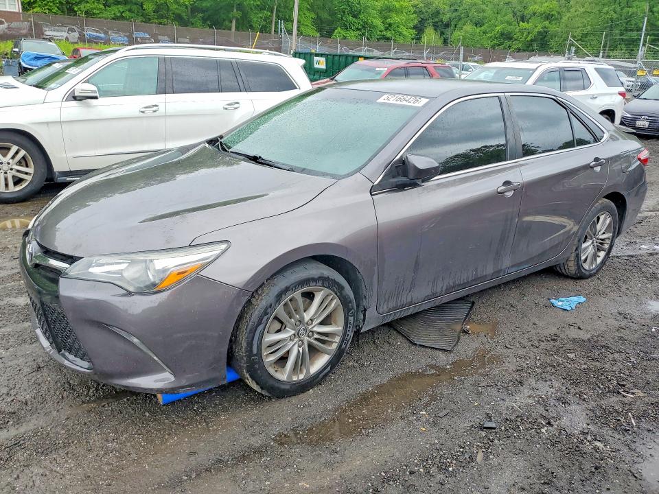 52166426 :رقم المزاد ، 4T1BF1FK7HU737010 vin ، 2017 Toyota Camry مزاد بيع