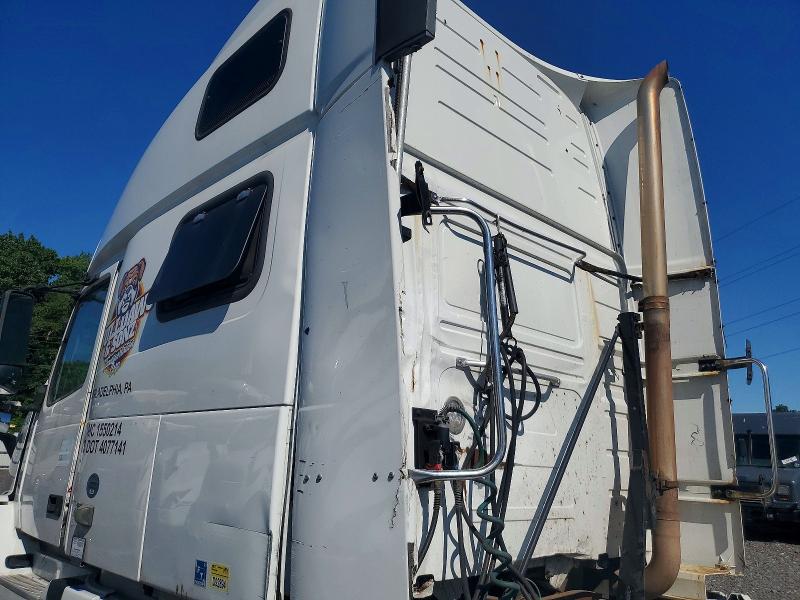 2015 Volvo Vn Vnl მანქანა იყიდება აუქციონზე, vin: 4V4NC9EH8FN919826, აუქციონის ნომერი: 55596096