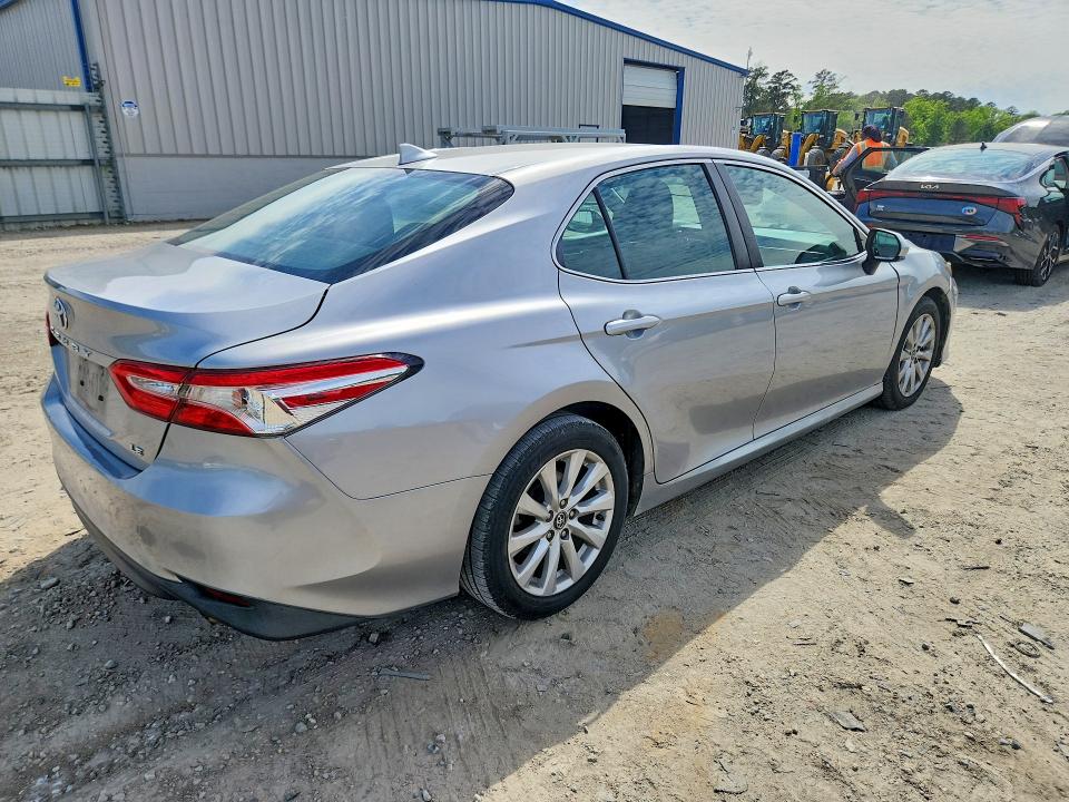 52054016 :رقم المزاد ، 4T1B11HK5KU226589 vin ، 2019 Toyota Camry مزاد بيع