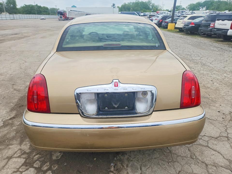 53617886 :رقم المزاد ، 1LNFM81W6WY725107 vin ، 1998 Lincoln Town Car مزاد بيع