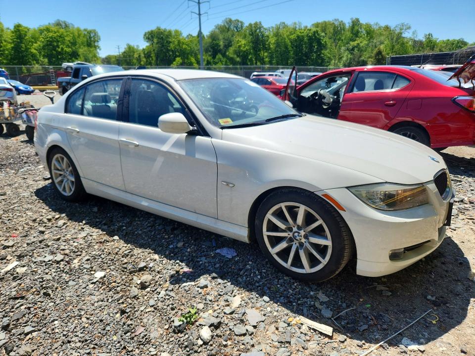 41628936 :رقم المزاد ، WBAPH7G57BNL85979 vin ، 2011 Bmw 328 مزاد بيع
