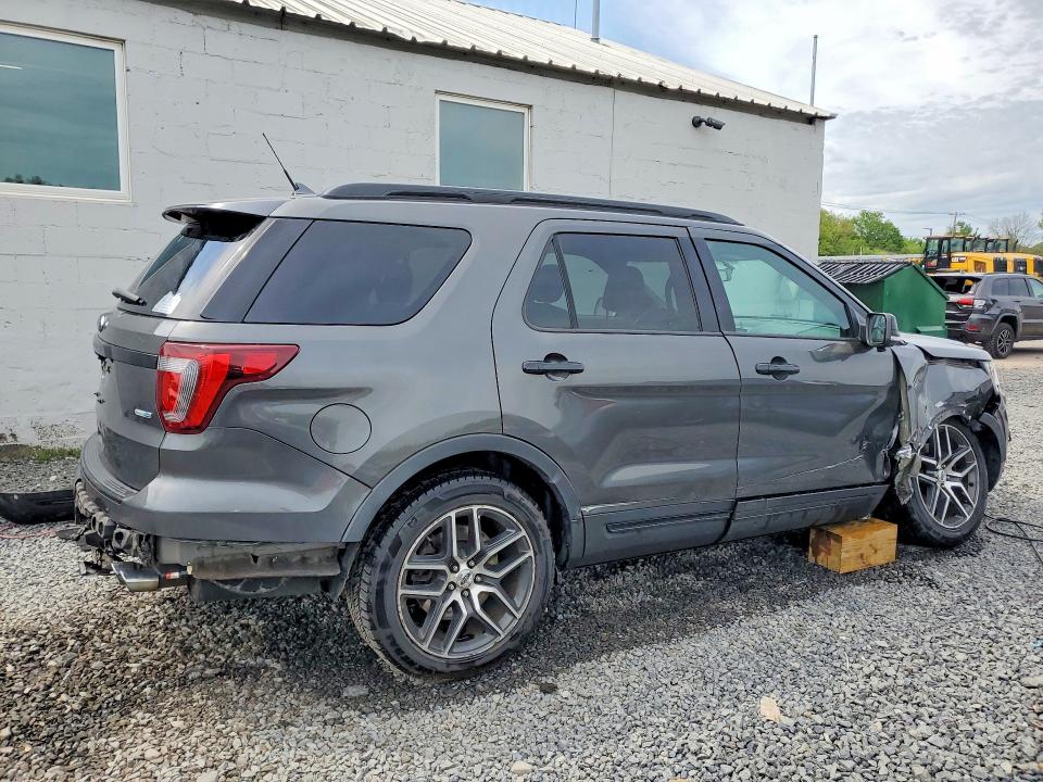 53325516 :رقم المزاد ، 1FM5K8GT1JGC50866 vin ، 2018 Ford Explorer مزاد بيع
