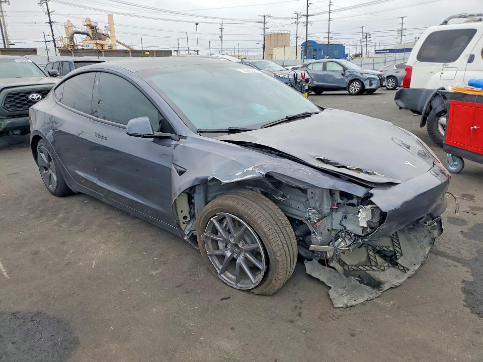 53546576 :رقم المزاد ، 5YJ3E1EAXNF353179 vin ، 2022 Tesla Model 3 مزاد بيع